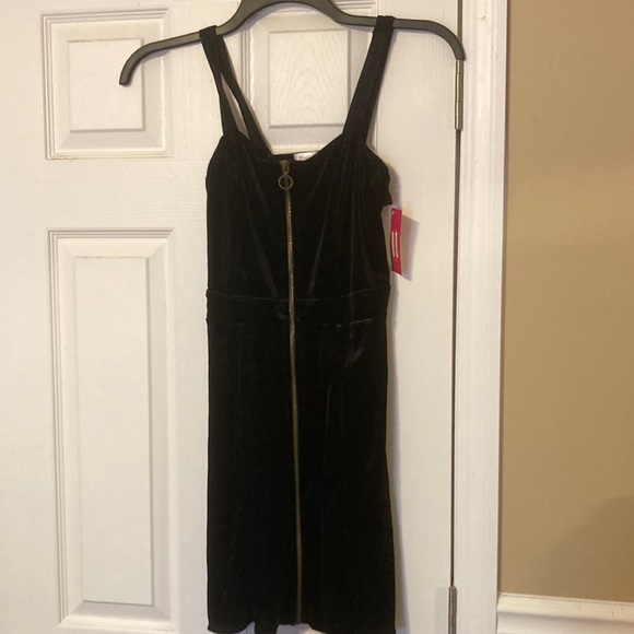 Xhilaration NWT Black Velvet Zip Up In the Front Dress - Picture 1 of 3